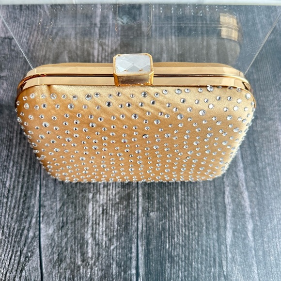 Vintage look Gold clutch with Clear Crystal Embellishments - Picture 4 of 5